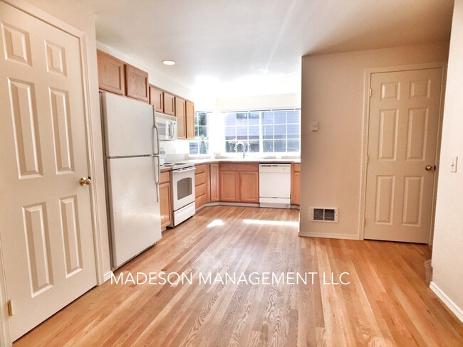 1213 NE 135th St