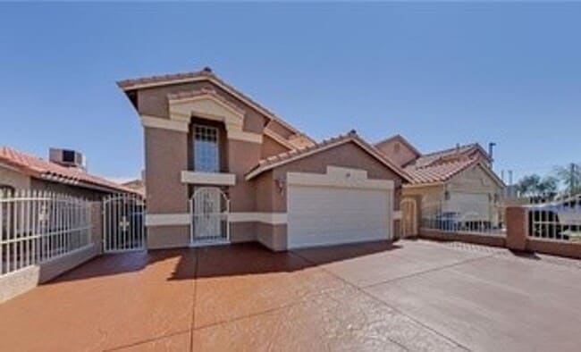 Building Photo - NO HOA!!  MODERNIZED BEAUTY WITH 2 CAR GAR...