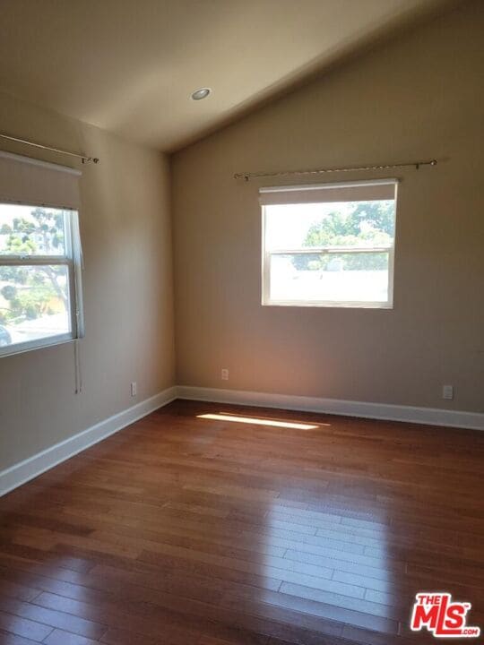 Photo - 8501 Lilienthal Ave
