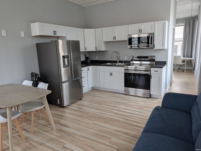 Photo - 300 N Union St