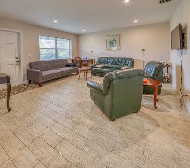 Photo - 301 S Lakeside Dr Unit 7