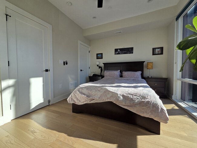 Photo - 1227 N Leithgow St