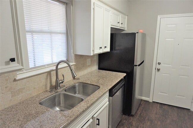 Photo - 2727 Tinechester Dr