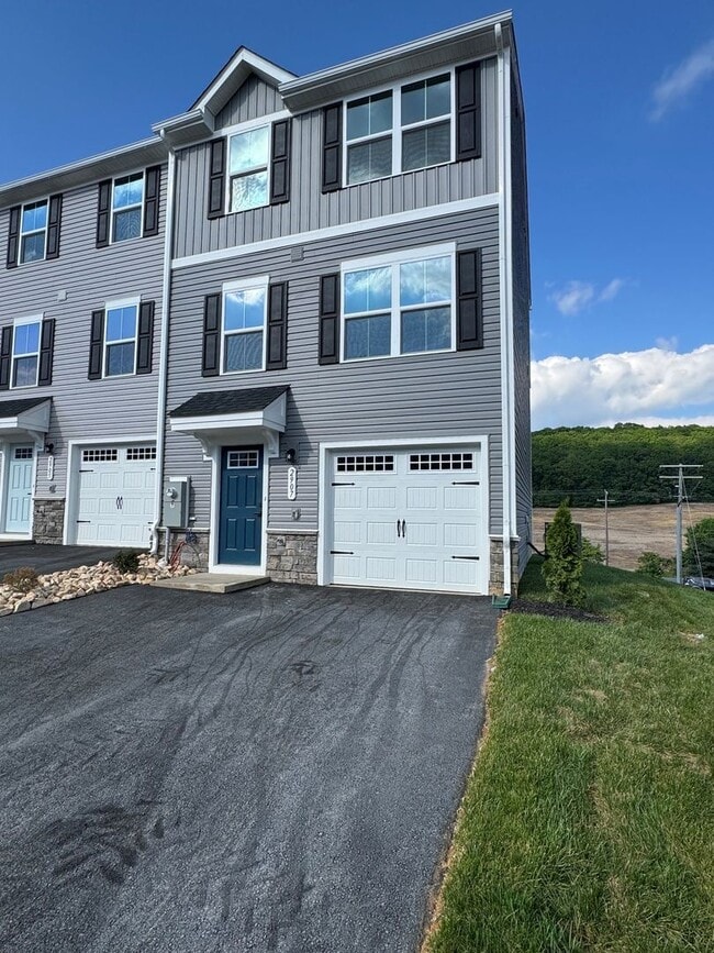 Photo - BRAND NEW HOME!