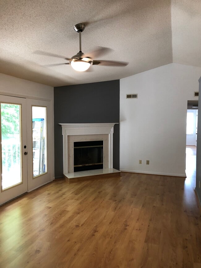 Building Photo - 3701 Cotswold Ter Unit 3-K