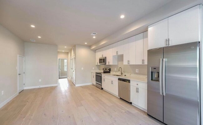 Photo - 2536 Elvans Rd SE