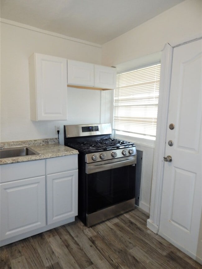 Photo - 638 Glazebrook St
