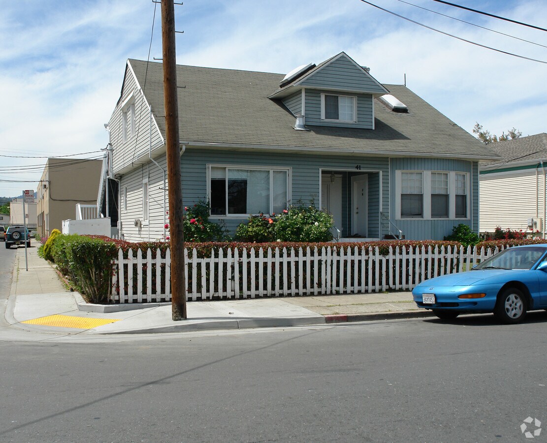 Photo - 41 N Claremont St