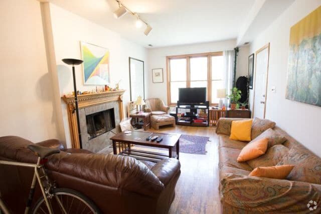 Building Photo - 918 N Paulina St Unit J08P Rental