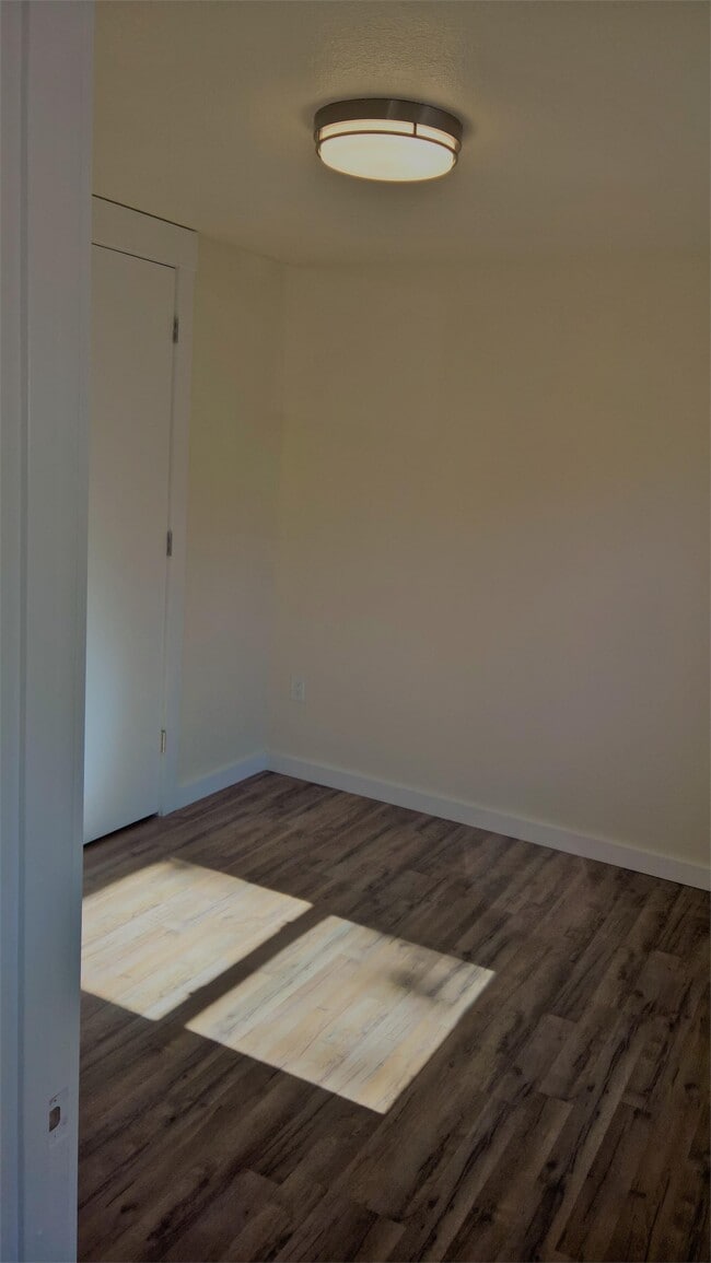 Photo - 4550 Lakeshore Blvd