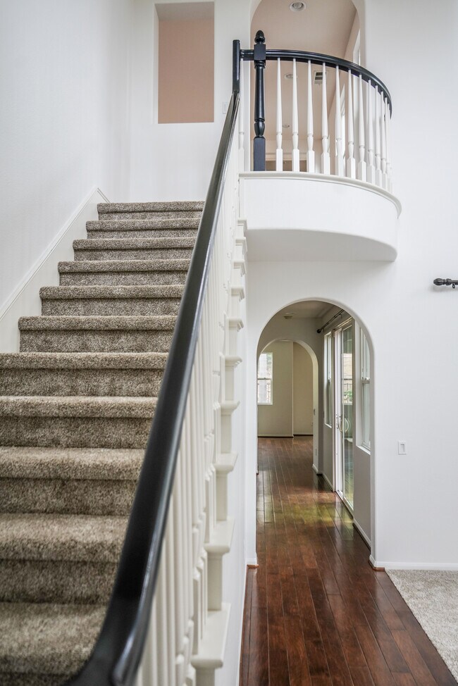 entrada, pasillo, escaleras - 1882 Shadetree Dr
