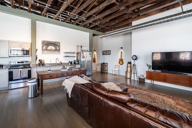 Photo - 102 E 2nd St Unit 201