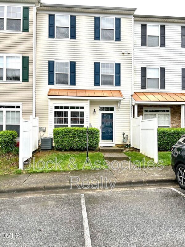 Building Photo - 2210 Raven Rd Unit 102