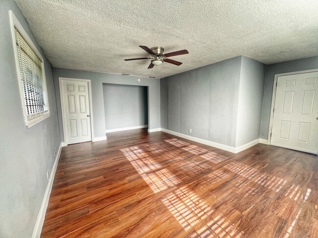 Photo - 1405 Claudia Spencer St