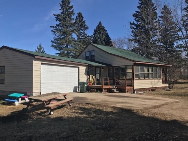 Building Photo - 4 Bedrooms, 2 Bathrooms Single Family Home in Crosslake, MN w/3 season porch