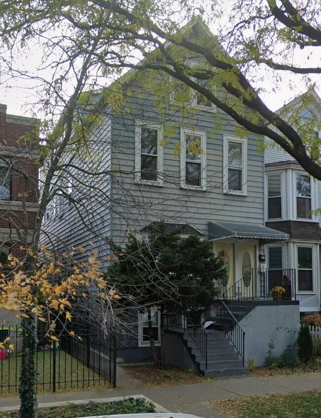Photo - 1029 W Wellington Ave Unit GDN