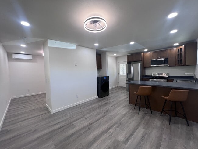 Photo - 837 Walnut Ln