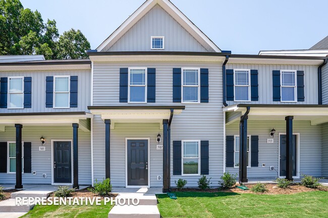 Building Photo - 2 Bed/2.5 Bath Townhome- Close to downtown Clayton!