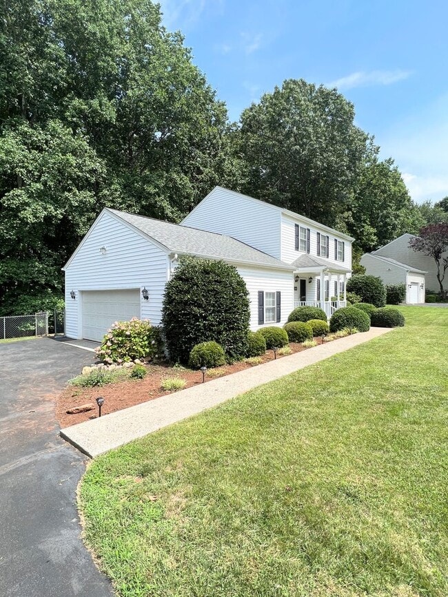 108 Fieldstone Ct