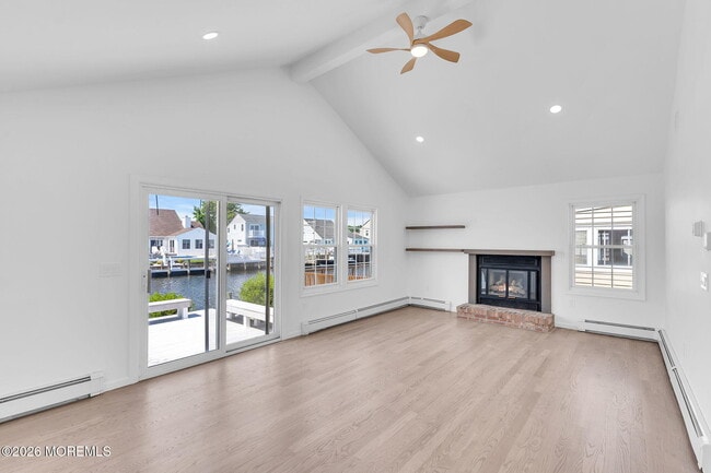 90 Spinnaker Ct