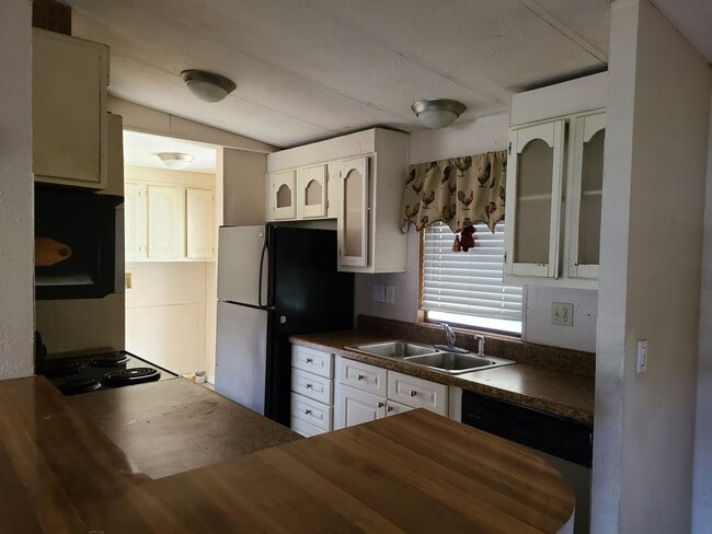 Building Photo - 5318 Dianthus St Rental
