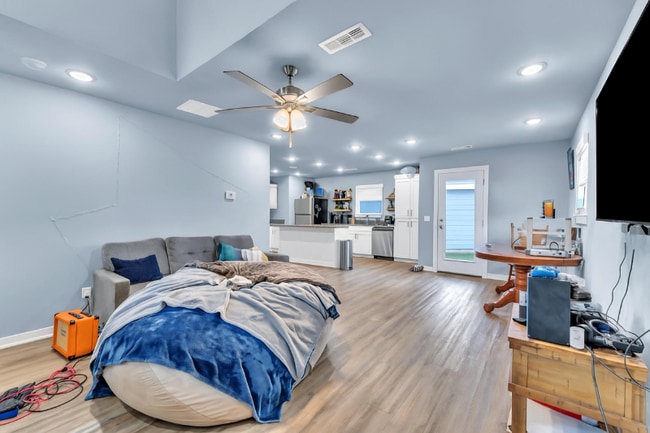 Photo - 899 N Rupple Rd