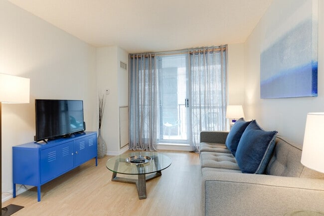 Building Photo - 215 Queen St W Unit SI ID1034890P