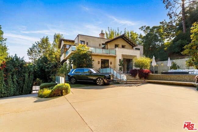 7801 Hillside Ave
