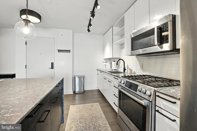 Photo - 70 N Street SE Unit 913 Unidad 913