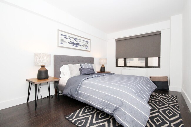 Photo - 210 E 47th St