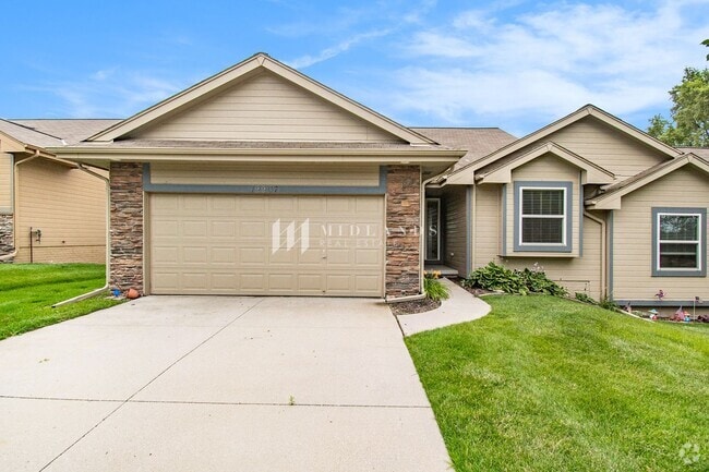Building Photo - Ranch Townhome in Shadow View
