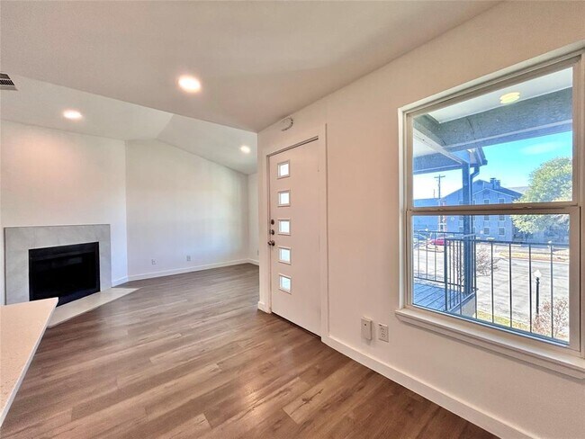 Photo - 6409 Burns St Unidad 305