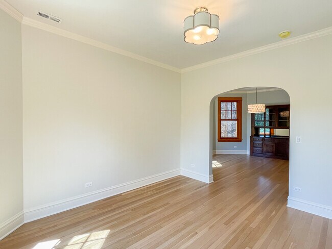Photo - 4202 N Winchester Ave Unit 2