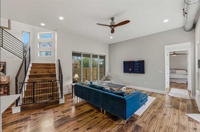 Photo - 1405 Camelot Cir
