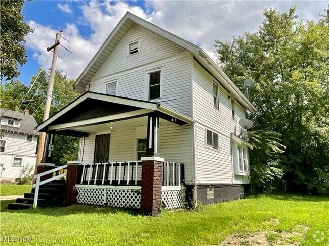 Building Photo - Newly painted home ready for rent!