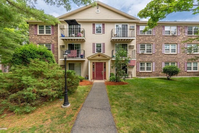 Building Photo - 2 Autumn Leaf Dr Unit 15 Rental