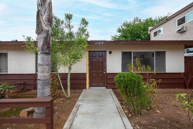 Photo - Charming 2 Bedroom Cottage in a Great Esco... Unit 1230B