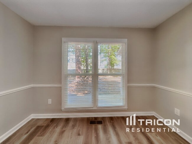 Photo - 415 Westminster Dr