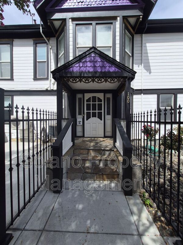 Building Photo - 100 Luzena Ave Unit 100