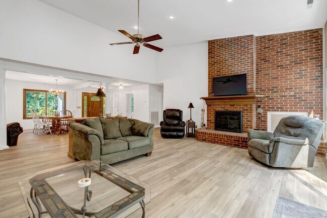 Photo - This WATERFRONT-FULLY FURNISHED-ALL INCLUS...