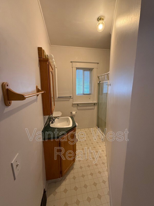 Photo - 690-690 Winnipeg St