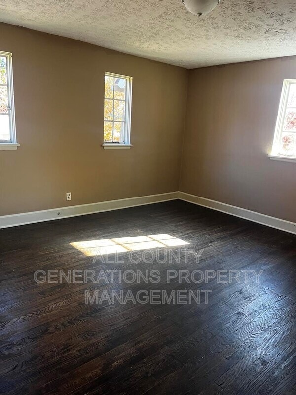 Photo - 572 Sunset View Dr