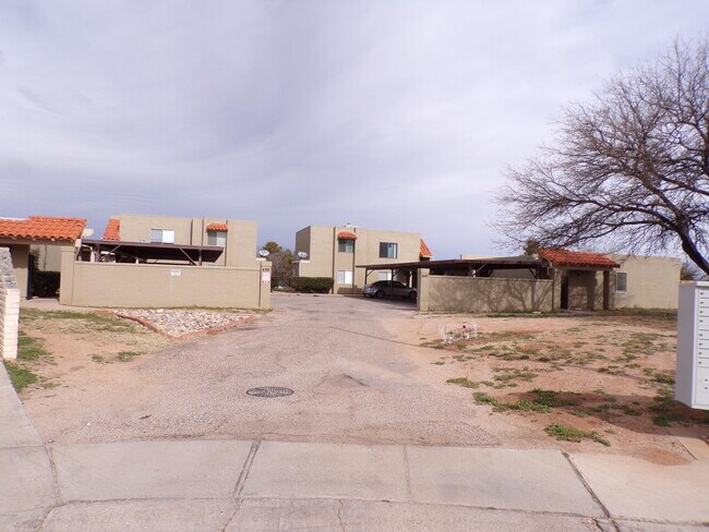 Building Photo - 4307 Plaza Vista Unit D Rental