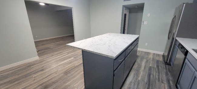 Photo - 102 W Basic Rd