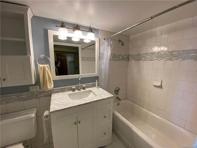 Photo - 1 Landmark Sq Unidad 612