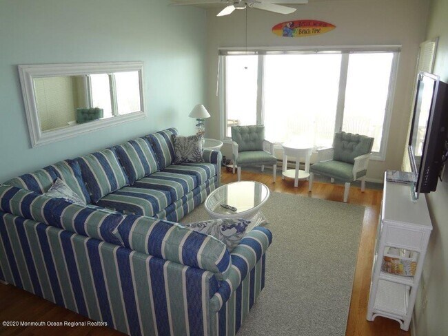 Photo - 1904 Oceanfront