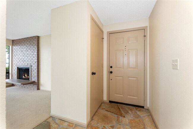 entry - 7400 Stinson Ave Unidad 110