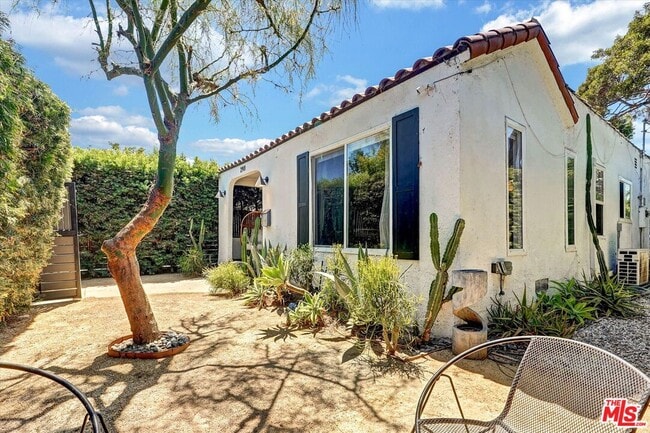 2901 Redondo Blvd