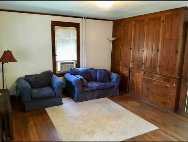 Building Photo - 1049 Danby Rd Unit A2 Rental