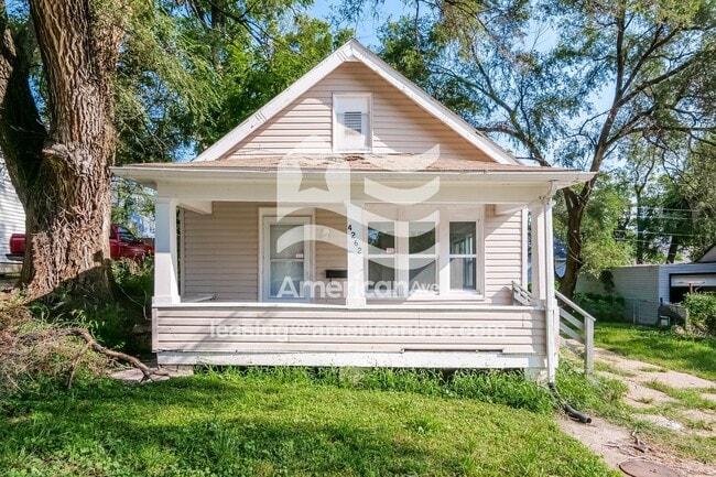 Photo - 4262 Maple St